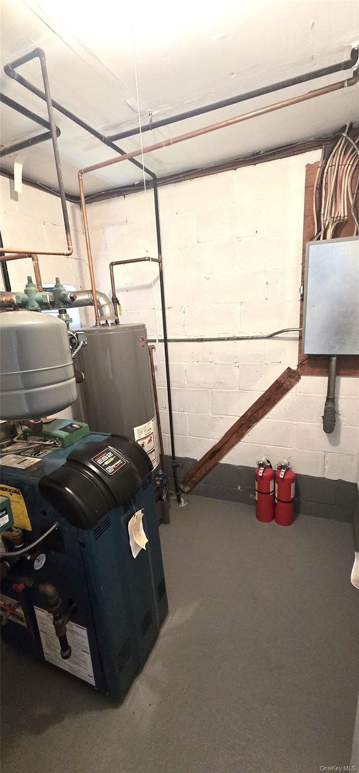 16 August Avenue, Bayville, NY 11709