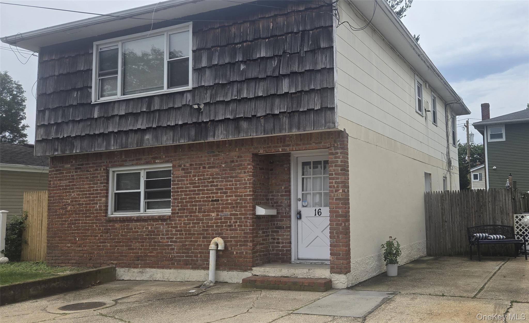 16 August Avenue, Bayville, NY 11709