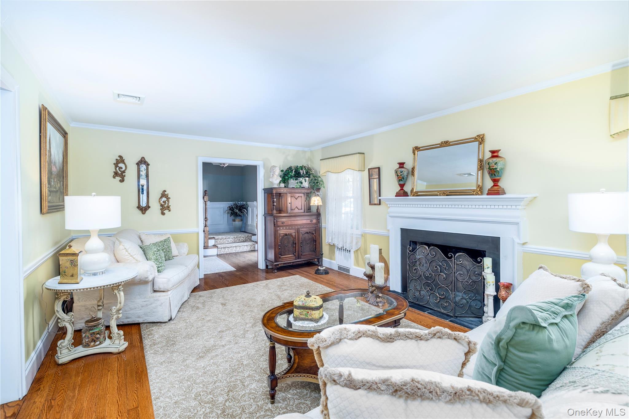 42 Roxen Road, Rockville Centre, NY 11570