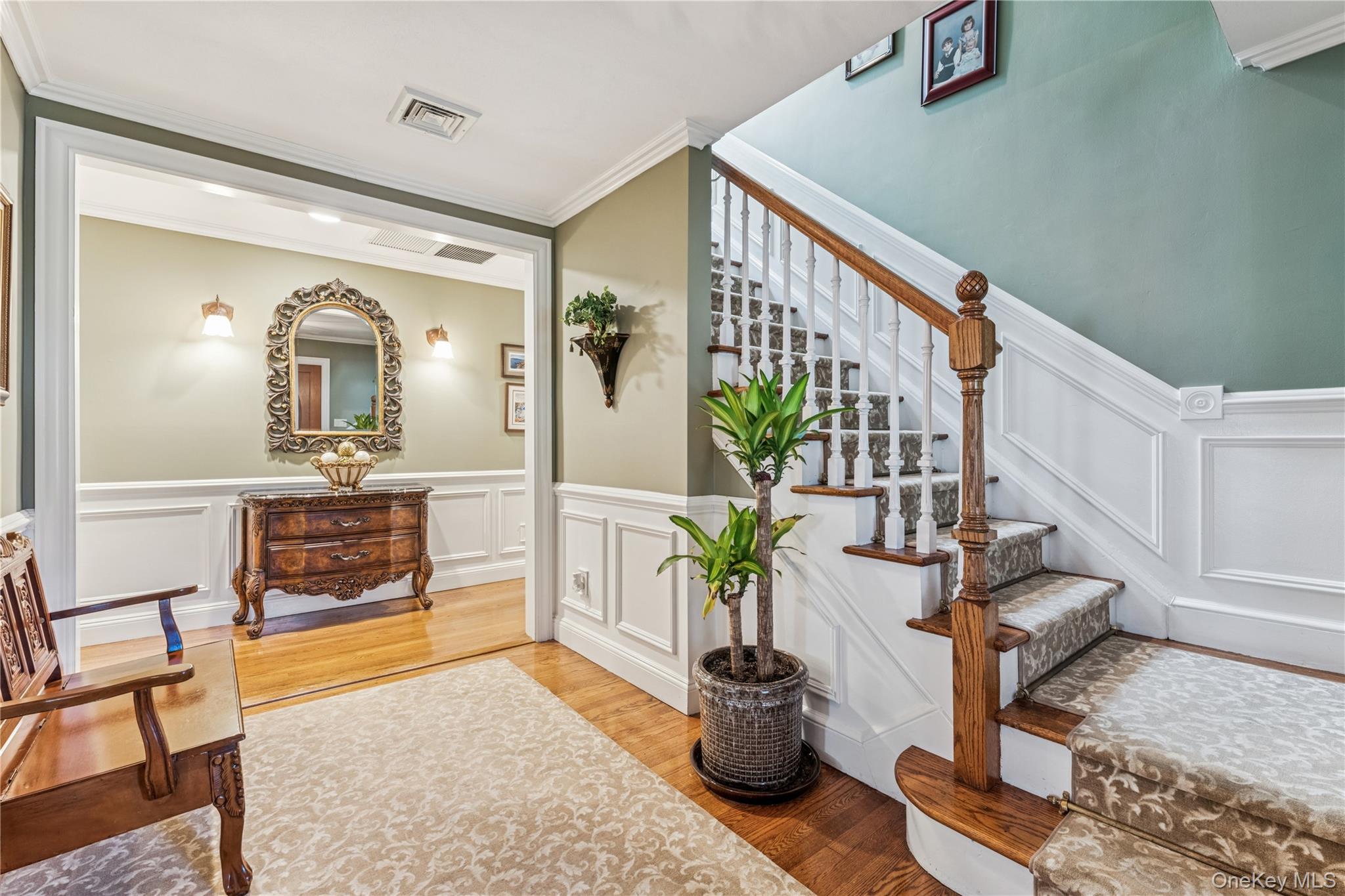 42 Roxen Road, Rockville Centre, NY 11570