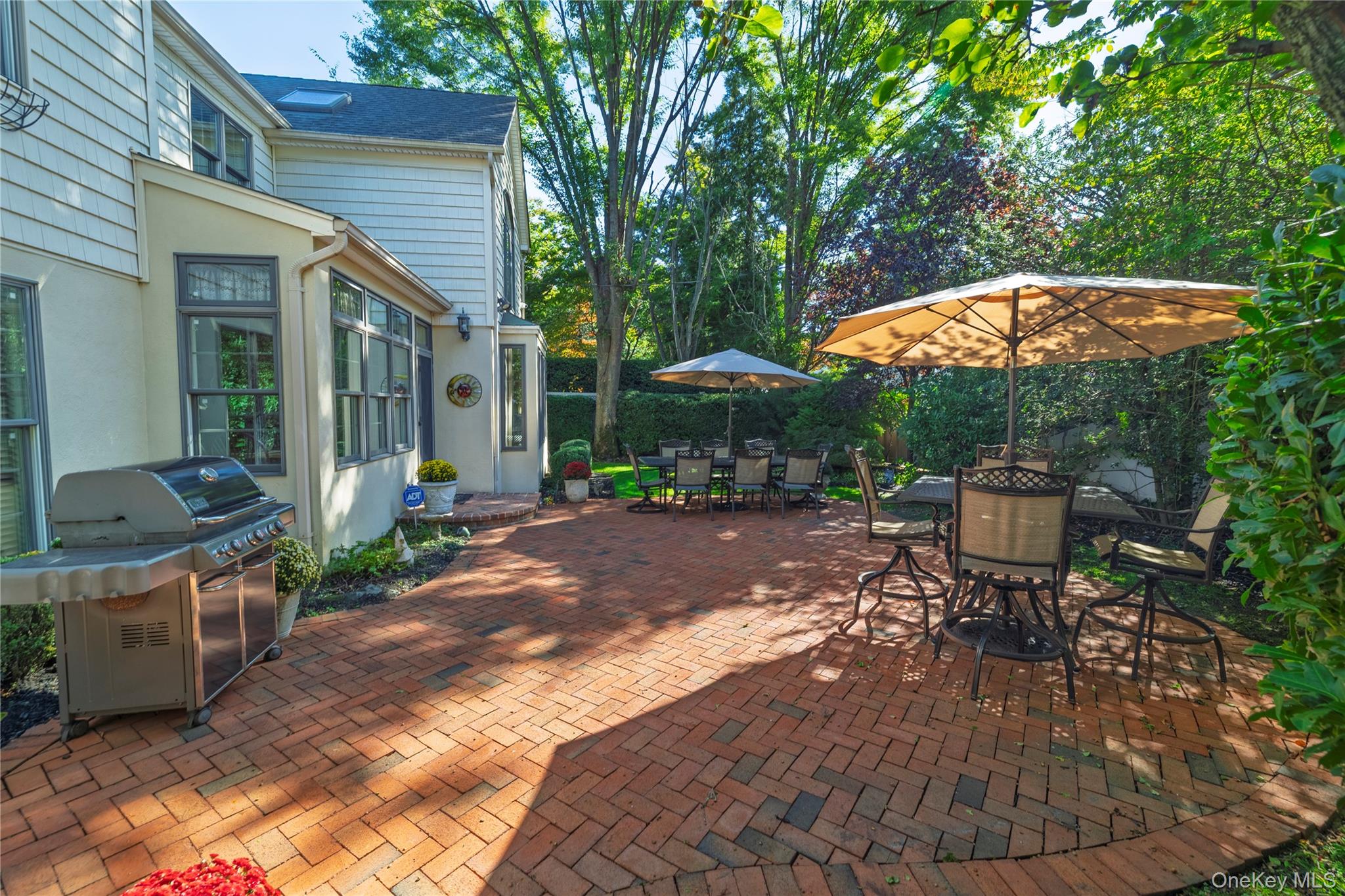 42 Roxen Road, Rockville Centre, NY 11570