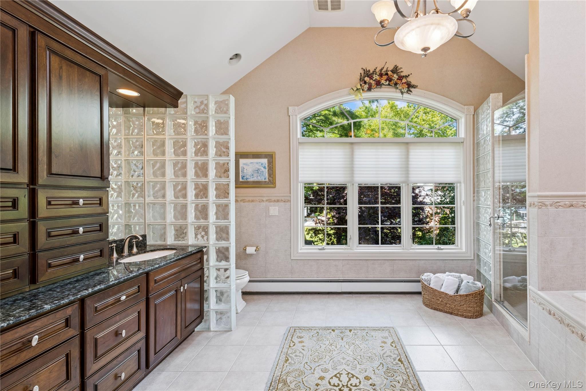 42 Roxen Road, Rockville Centre, NY 11570