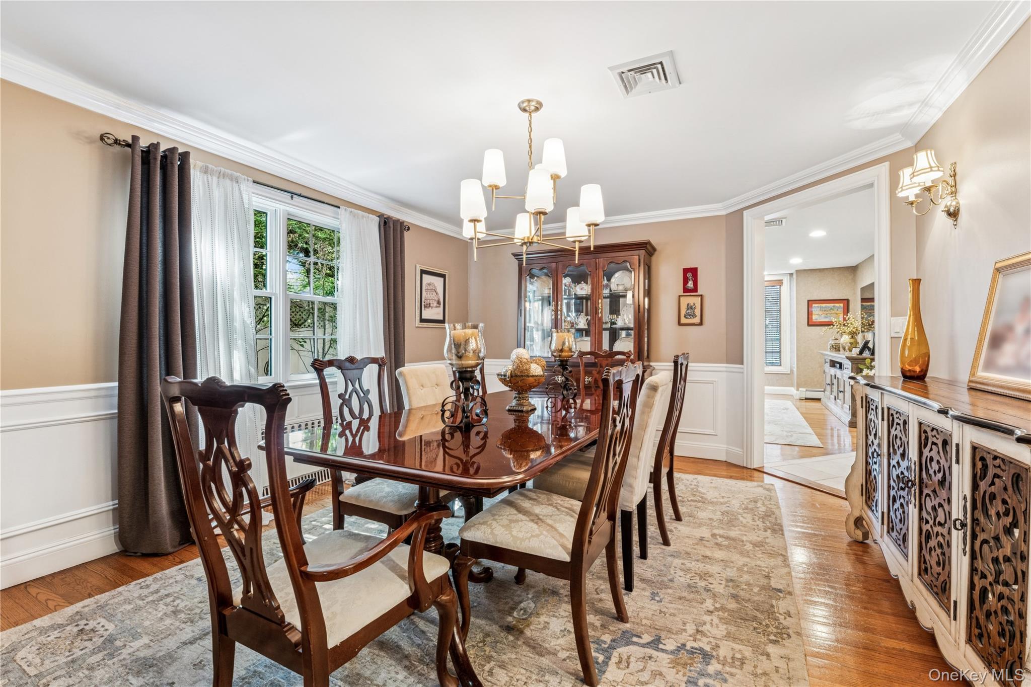 42 Roxen Road, Rockville Centre, NY 11570