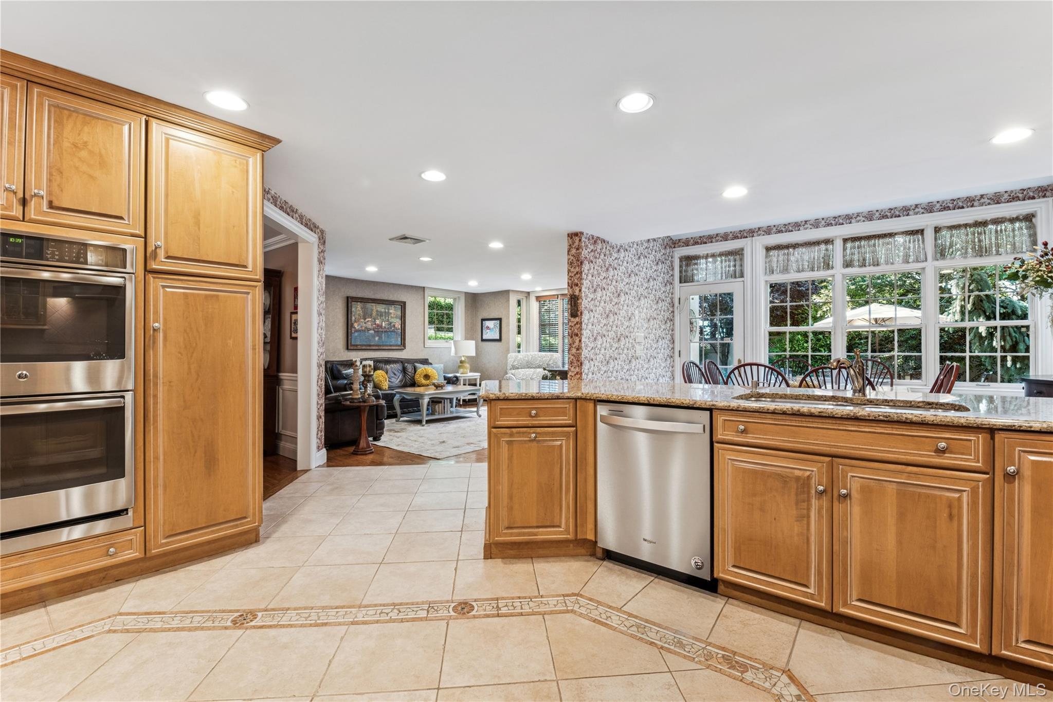 42 Roxen Road, Rockville Centre, NY 11570