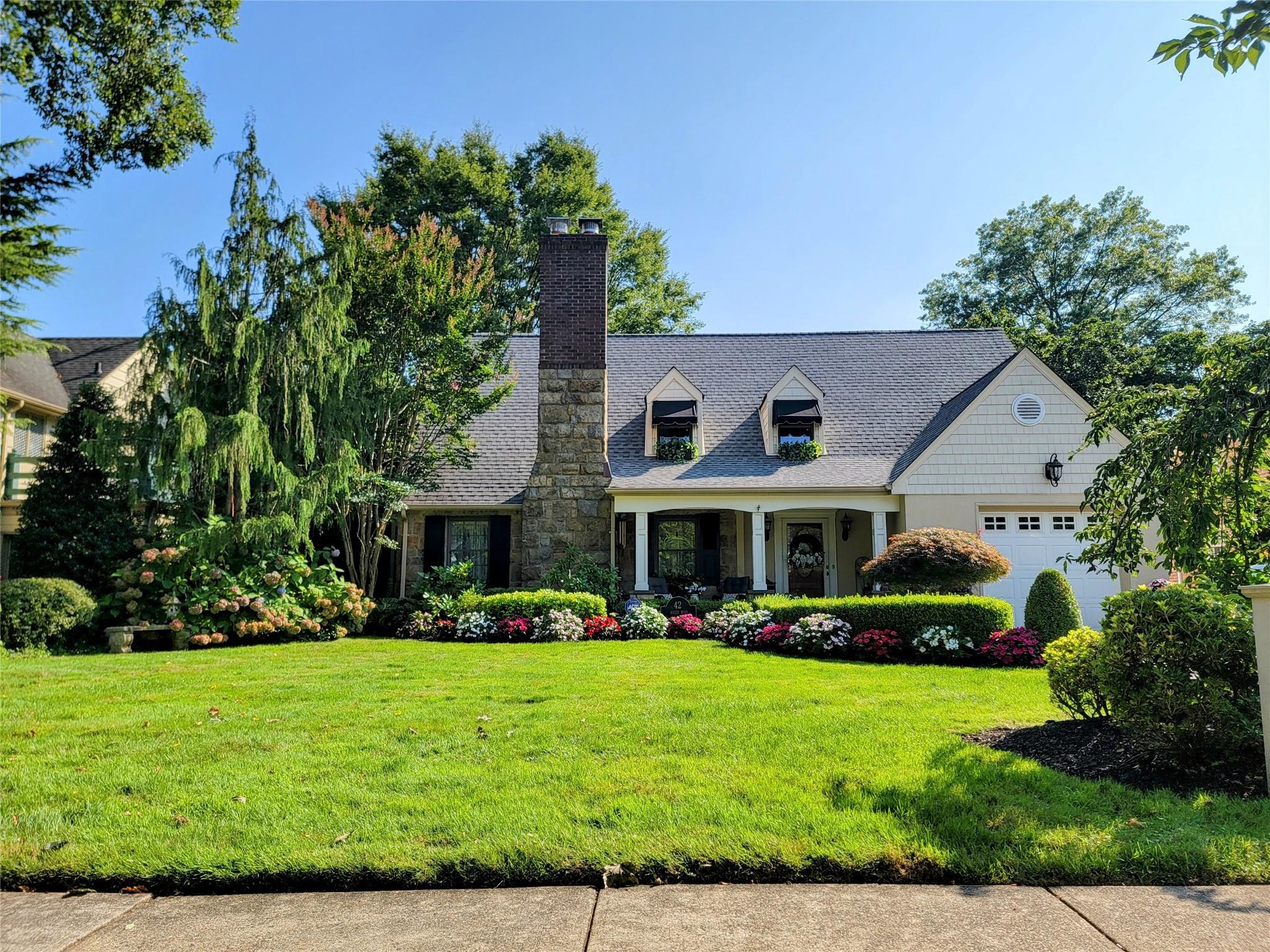 42 Roxen Road, Rockville Centre, NY 11570
