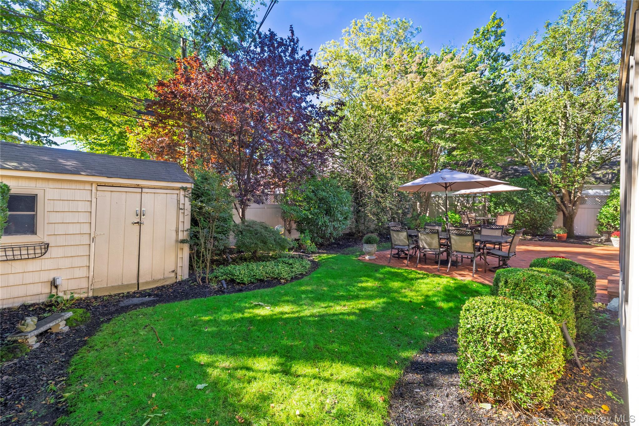 42 Roxen Road, Rockville Centre, NY 11570