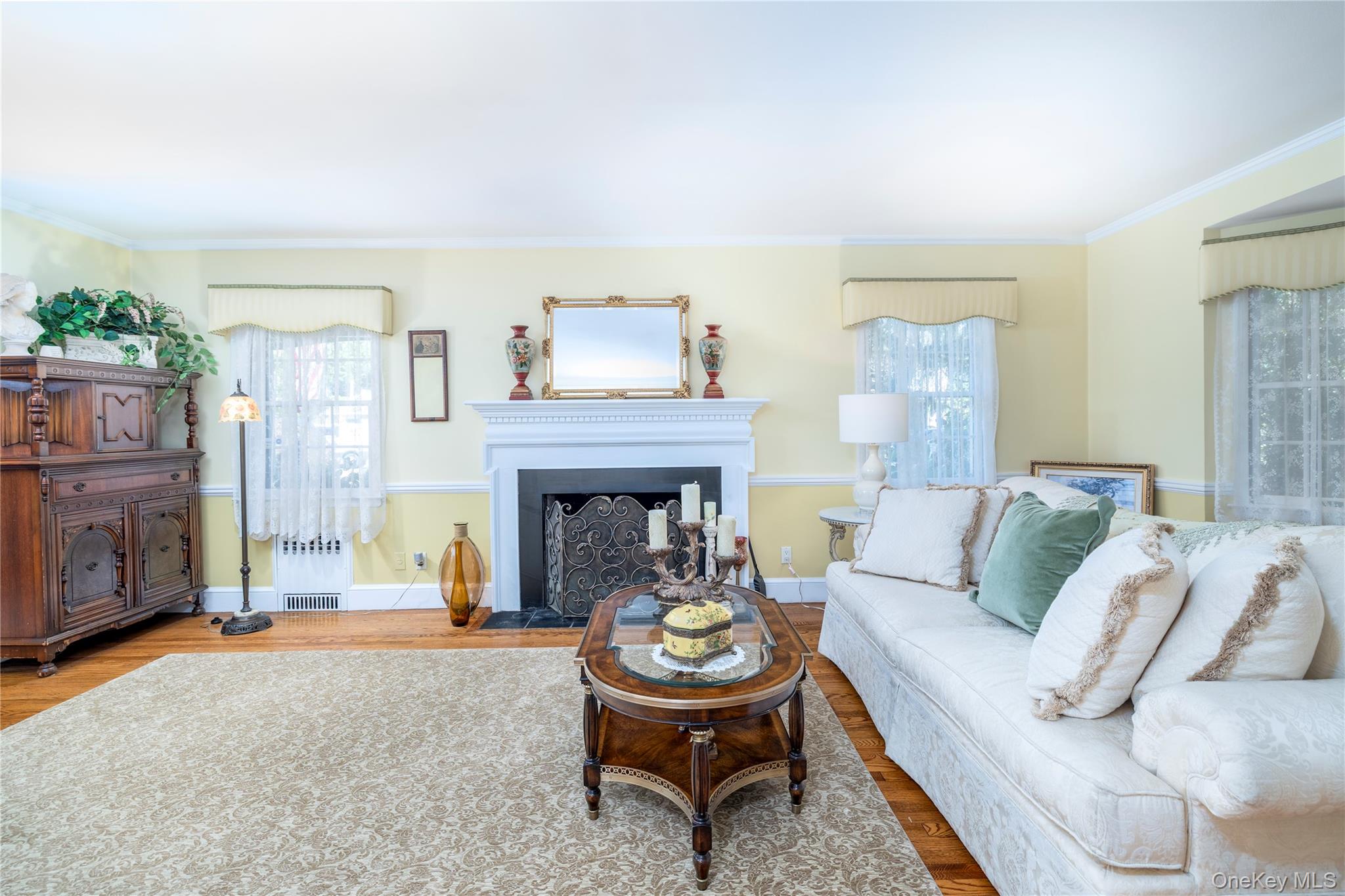 42 Roxen Road, Rockville Centre, NY 11570