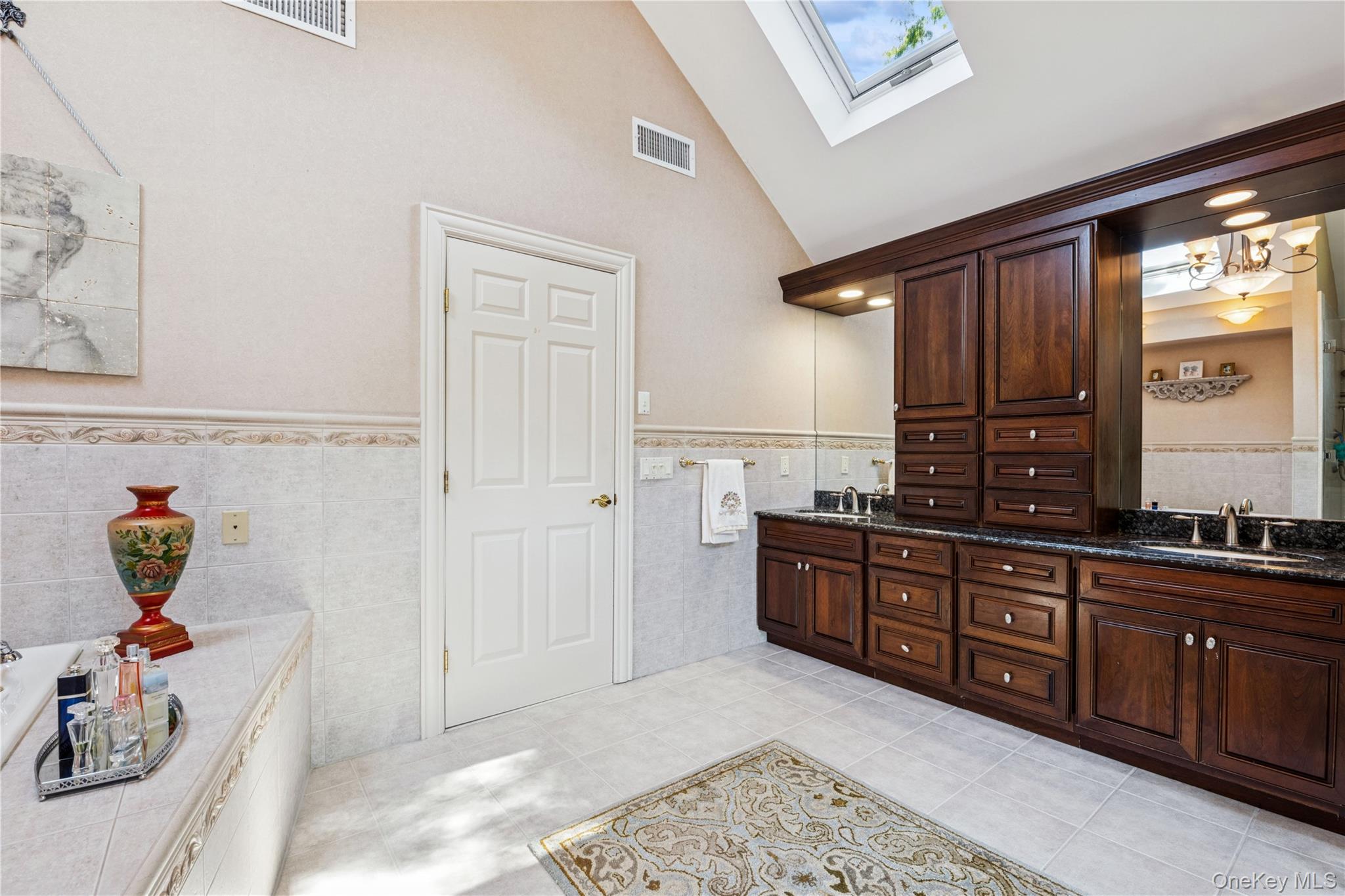 42 Roxen Road, Rockville Centre, NY 11570