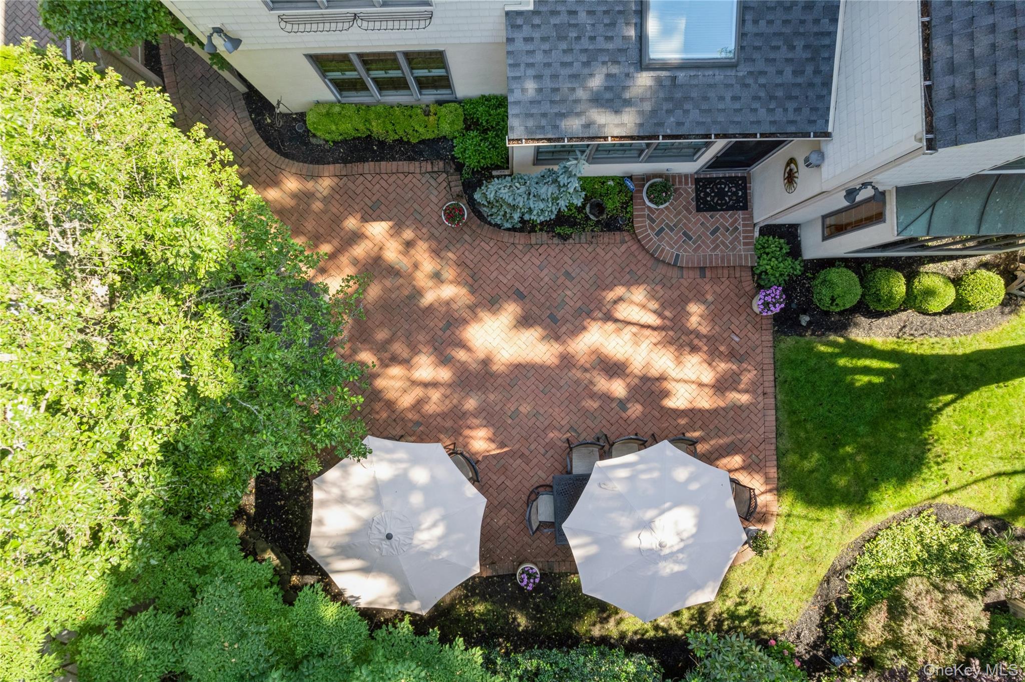 42 Roxen Road, Rockville Centre, NY 11570