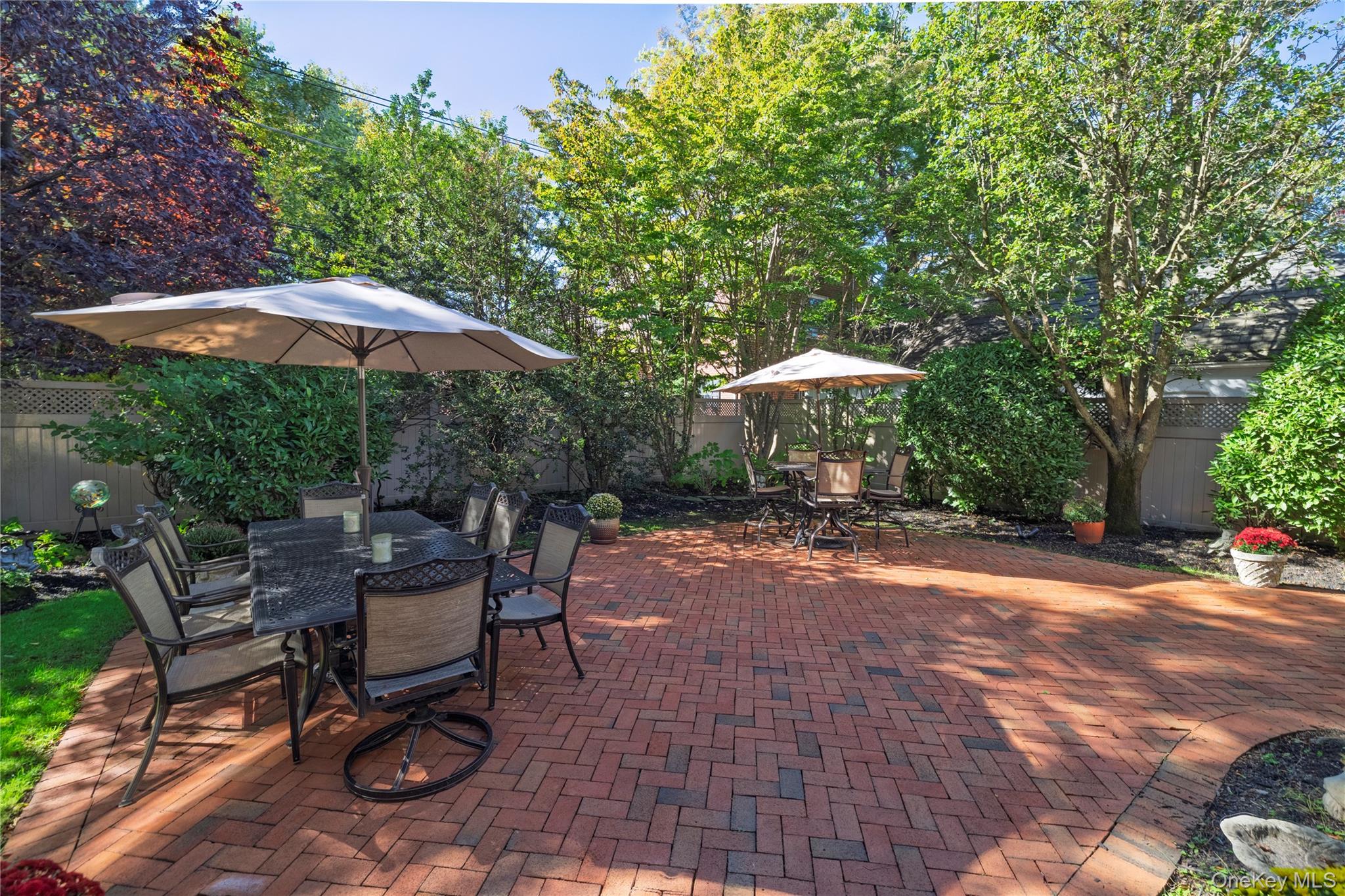 42 Roxen Road, Rockville Centre, NY 11570