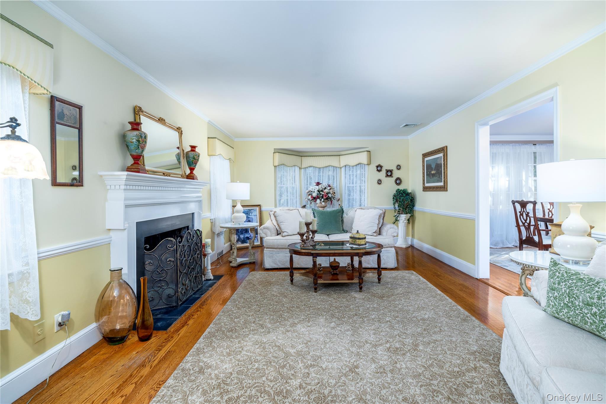 42 Roxen Road, Rockville Centre, NY 11570