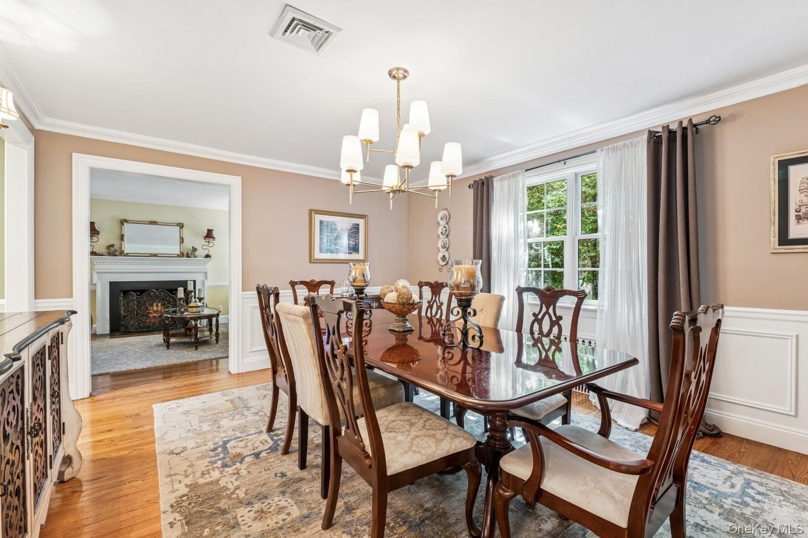 42 Roxen Road, Rockville Centre, NY 11570