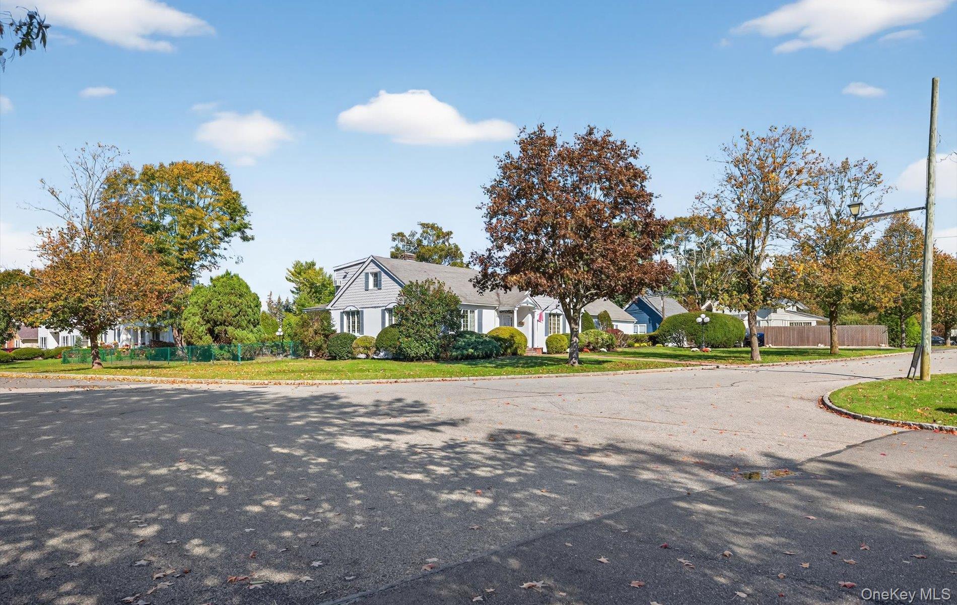 2 Johnson Drive, Brightwaters, NY 11718