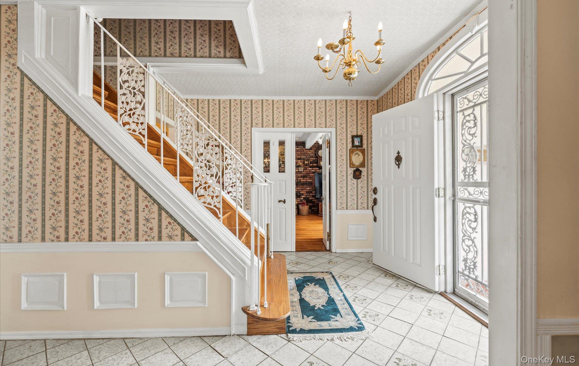 2 Johnson Drive, Brightwaters, NY 11718