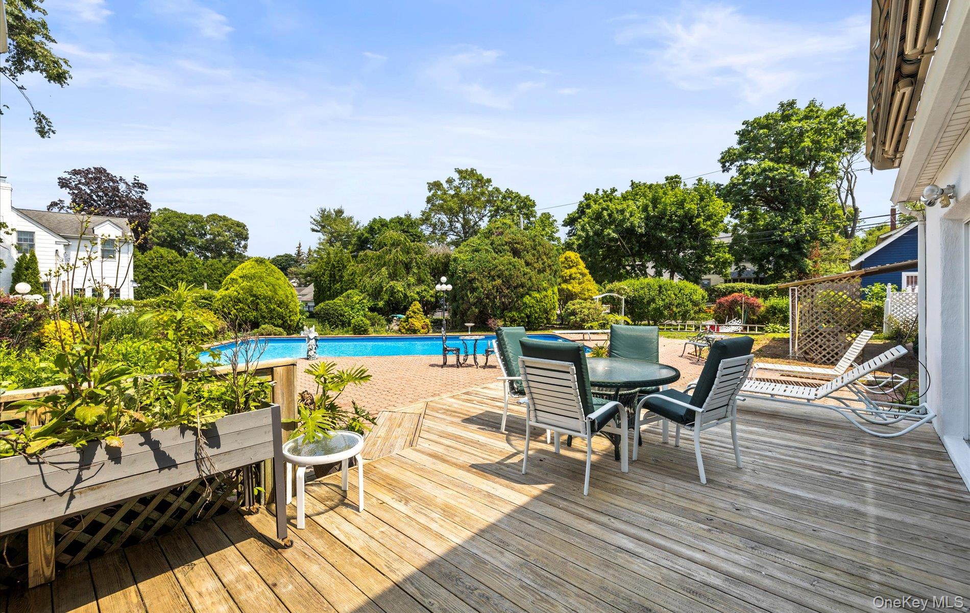 2 Johnson Drive, Brightwaters, NY 11718