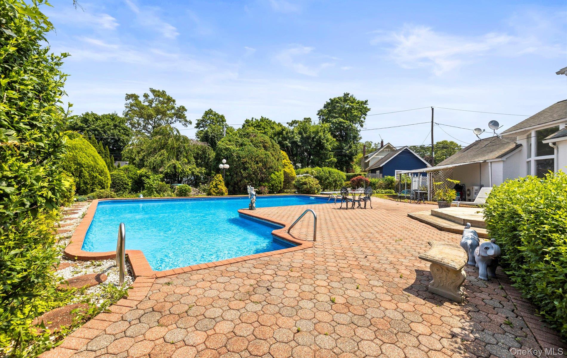 2 Johnson Drive, Brightwaters, NY 11718