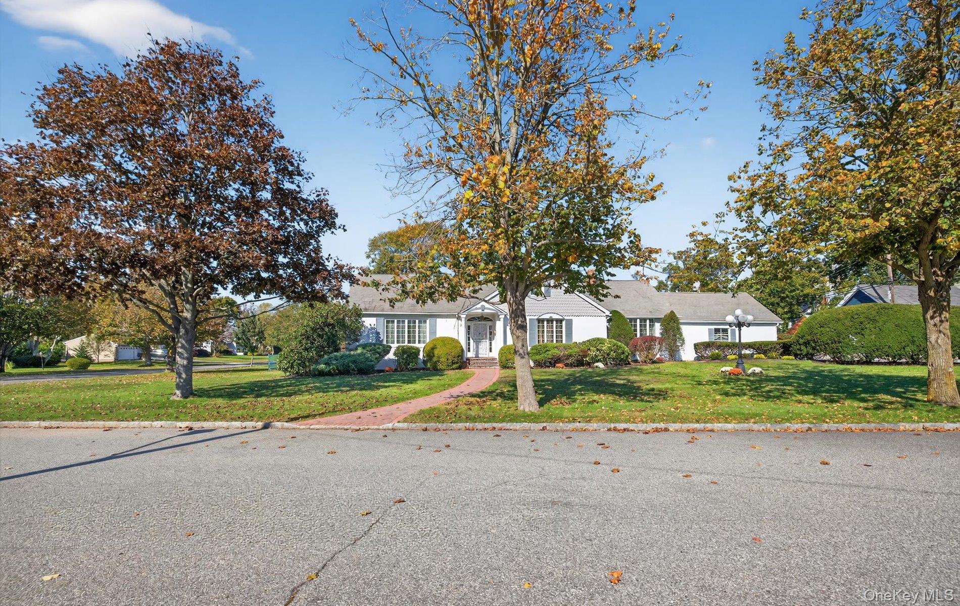 2 Johnson Drive, Brightwaters, NY 11718