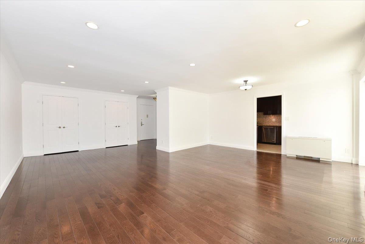 22 Park Place # 4C, Great Neck, NY 11021