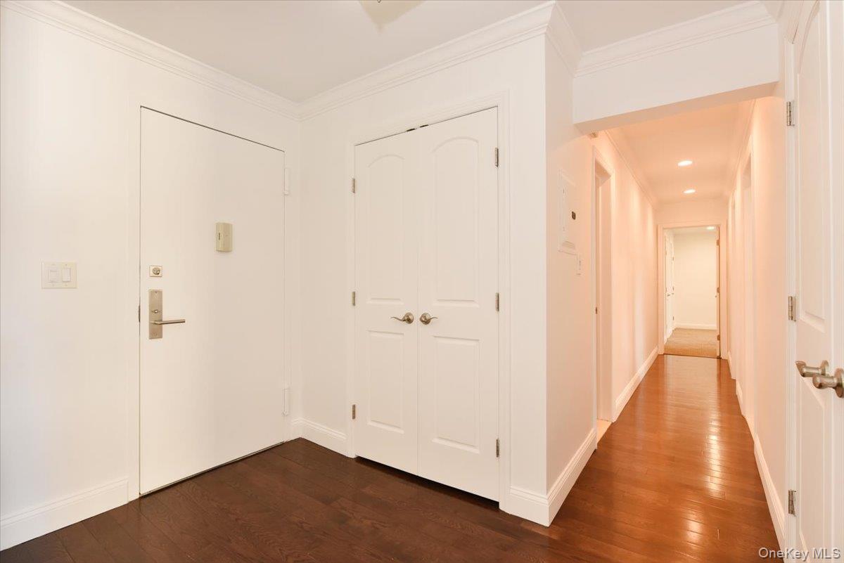 22 Park Place # 4C, Great Neck, NY 11021