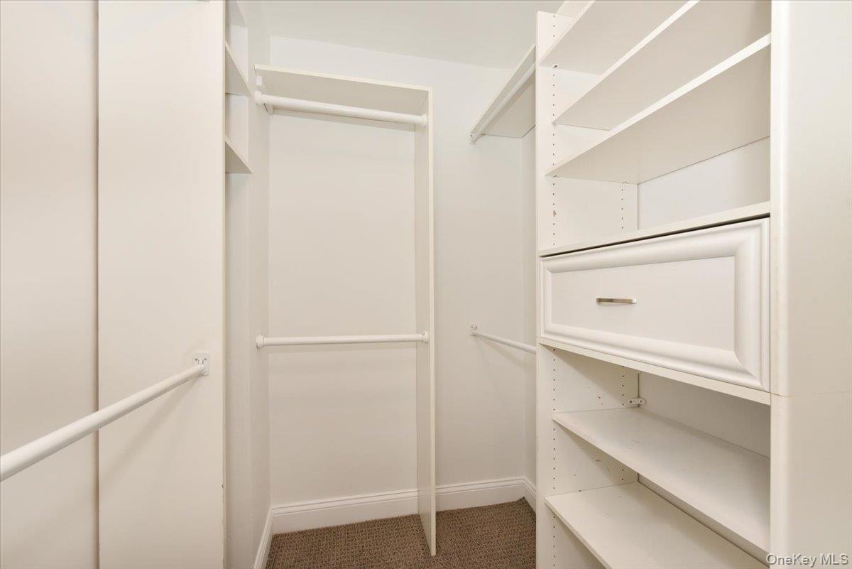 22 Park Place # 4C, Great Neck, NY 11021