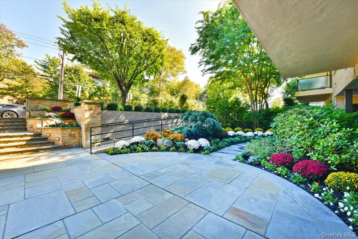 22 Park Place # 4C, Great Neck, NY 11021