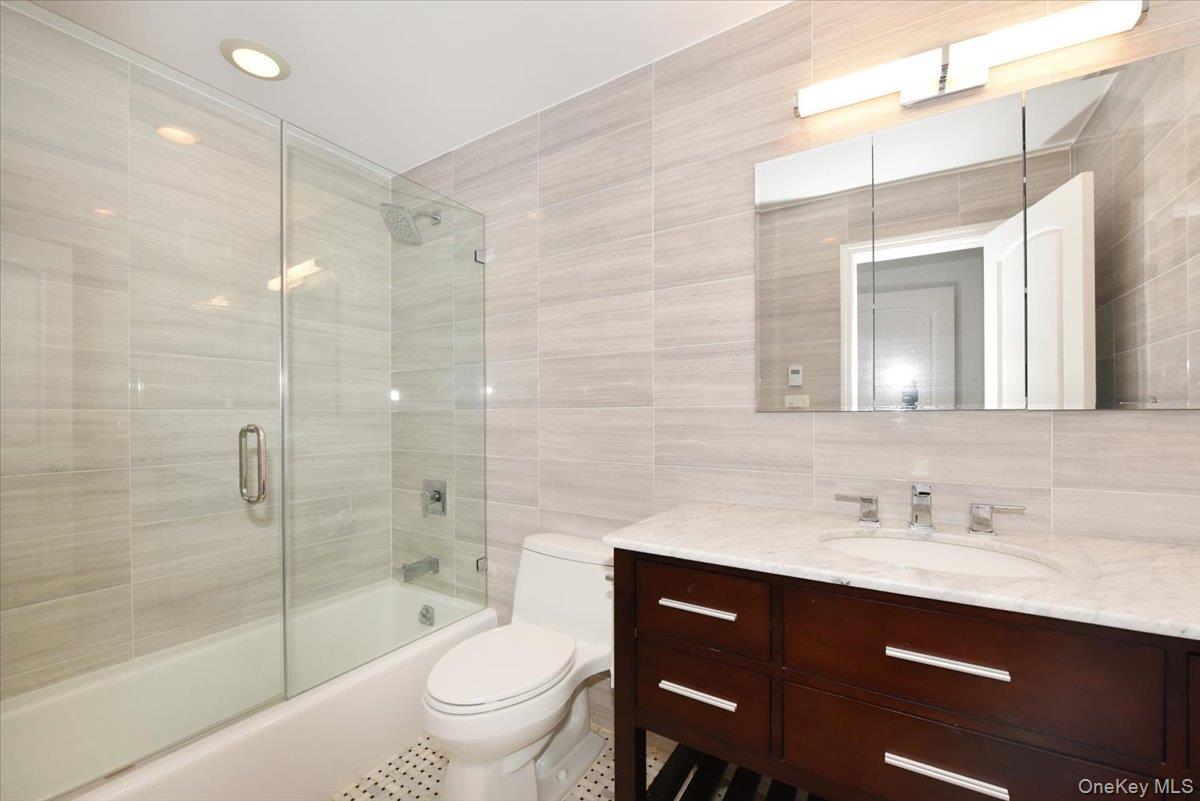 22 Park Place # 4C, Great Neck, NY 11021