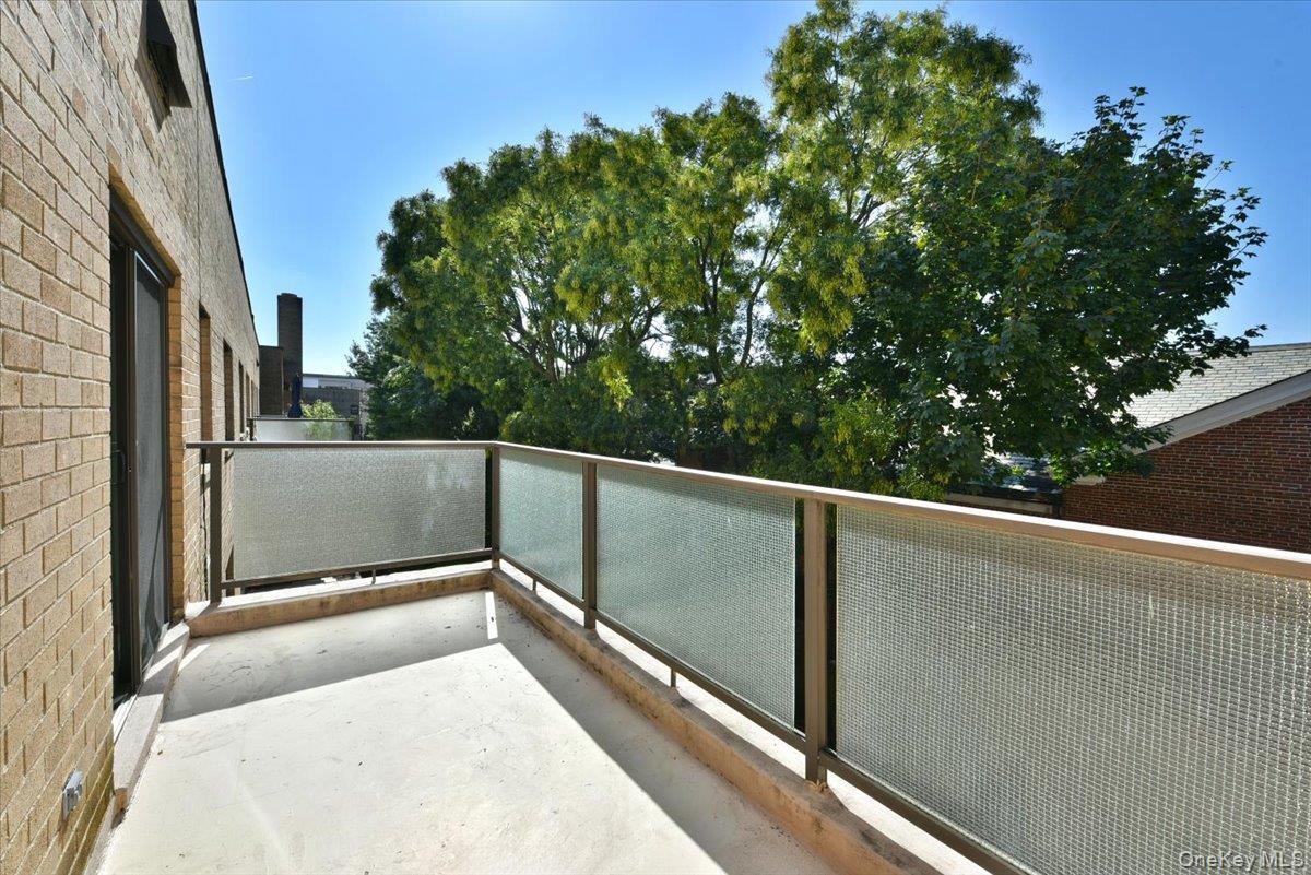 22 Park Place # 4C, Great Neck, NY 11021