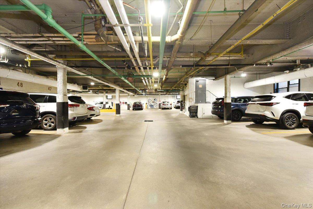 22 Park Place # 4C, Great Neck, NY 11021