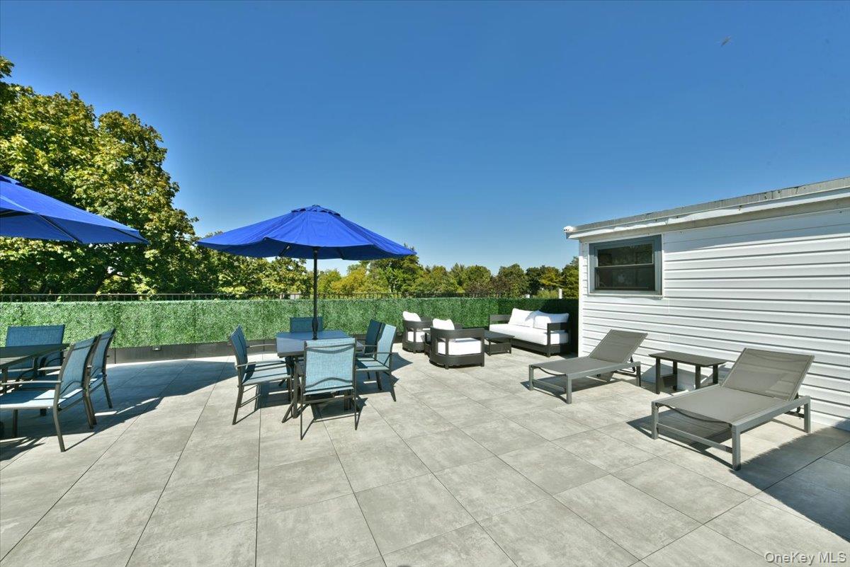 22 Park Place # 4C, Great Neck, NY 11021