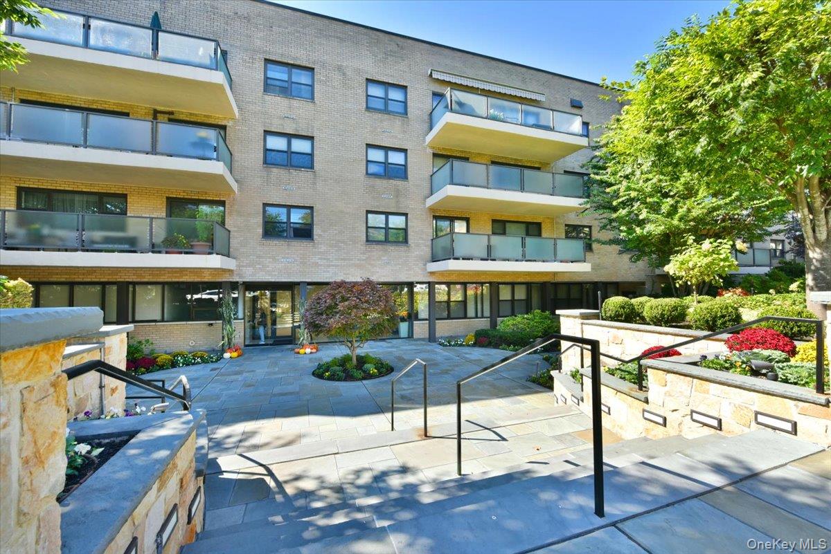 22 Park Place # 4C, Great Neck, NY 11021