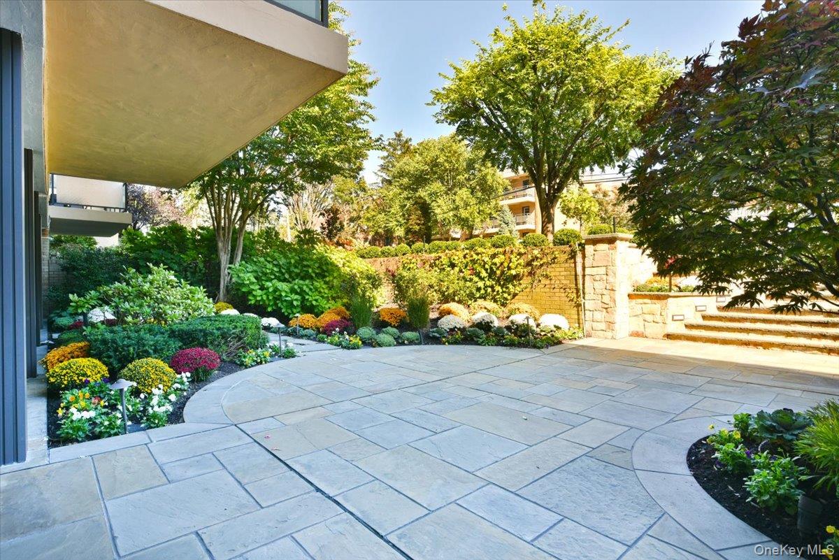 22 Park Place # 4C, Great Neck, NY 11021