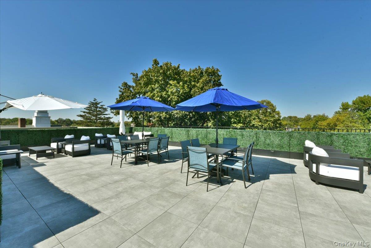 22 Park Place # 4C, Great Neck, NY 11021