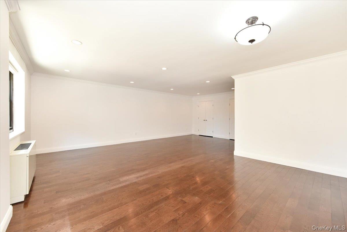 22 Park Place # 4C, Great Neck, NY 11021