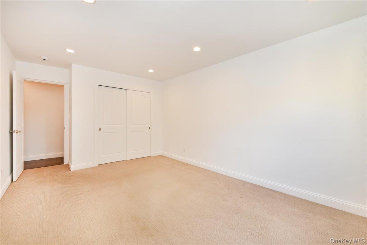 22 Park Place # 4C, Great Neck, NY 11021