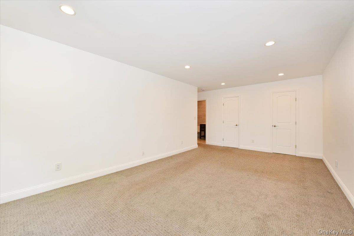 22 Park Place # 4C, Great Neck, NY 11021