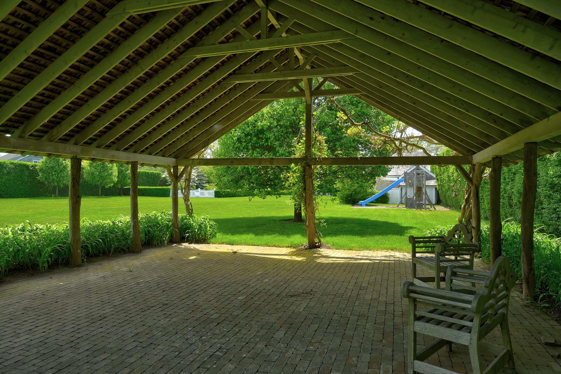 10 Jones Road, East Hampton, NY 11937