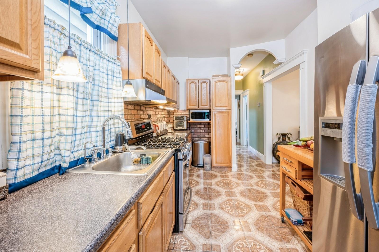 845 Kinsella Street, Bronx, NY 10462