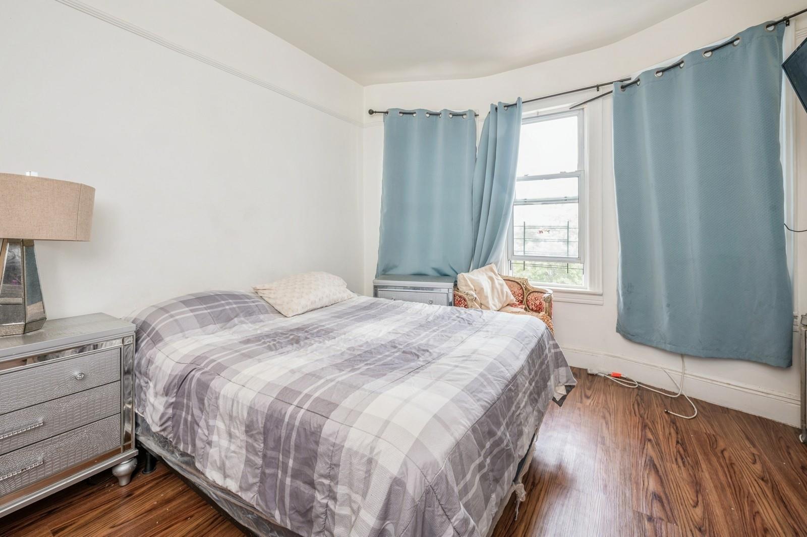 845 Kinsella Street, Bronx, NY 10462