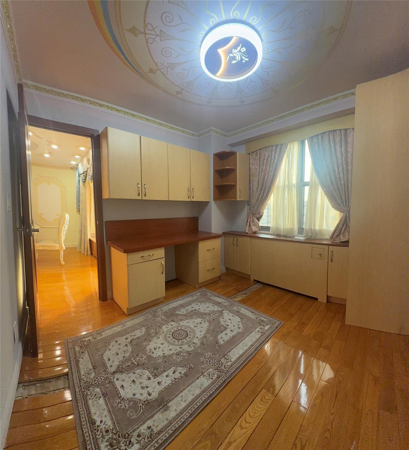 61-20 Grand Central Parkway # B 706, Forest Hills, NY 11375