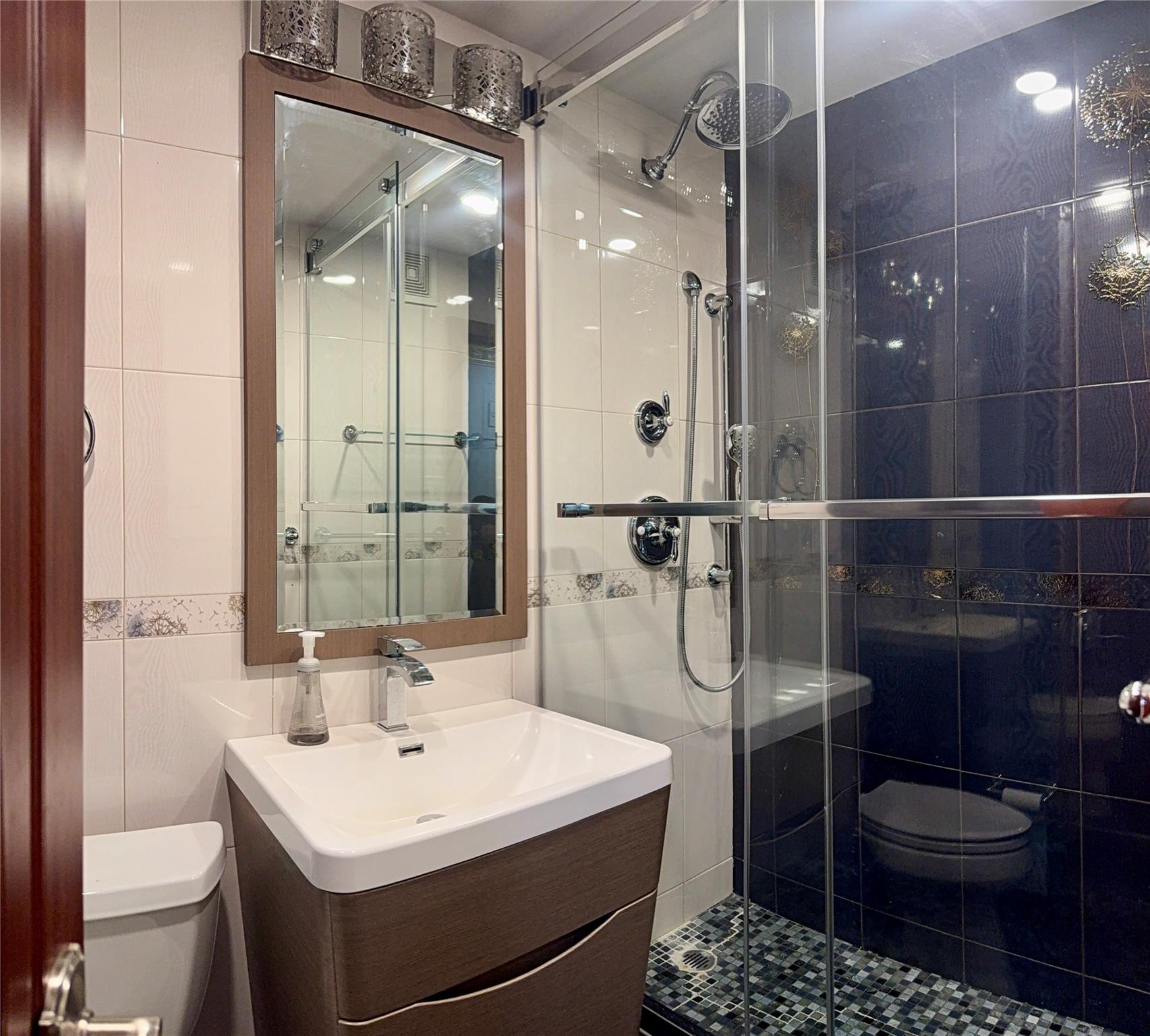 61-20 Grand Central Parkway # B 706, Forest Hills, NY 11375