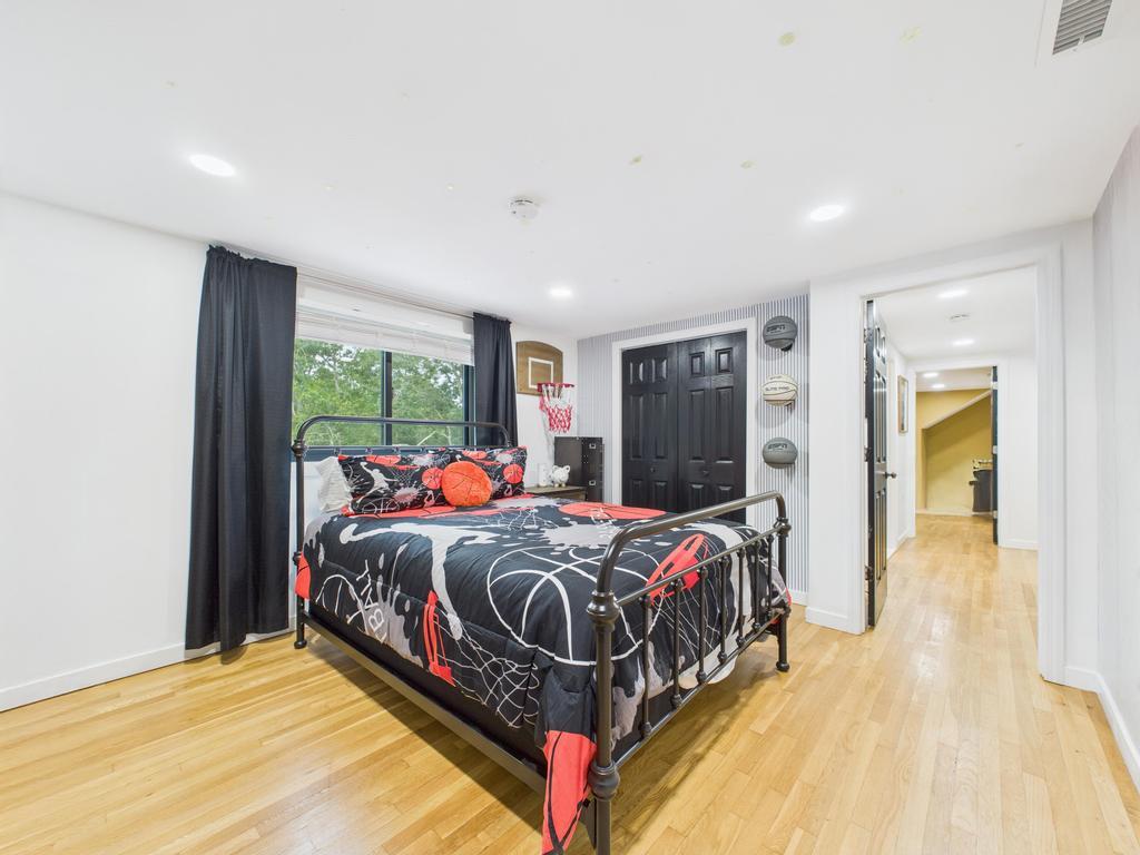 17 Woodcrest Drive, East Moriches, NY 11940