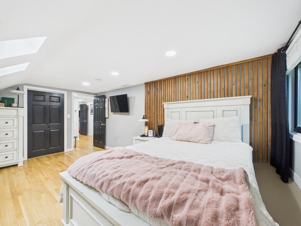 17 Woodcrest Drive, East Moriches, NY 11940