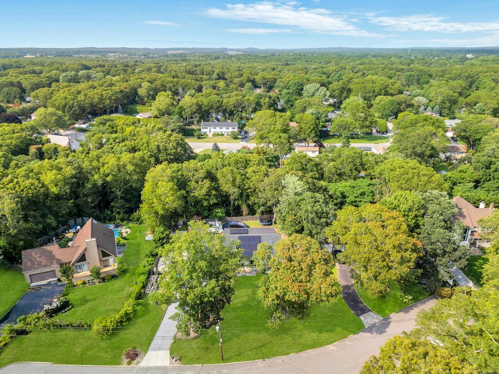 17 Woodcrest Drive, East Moriches, NY 11940