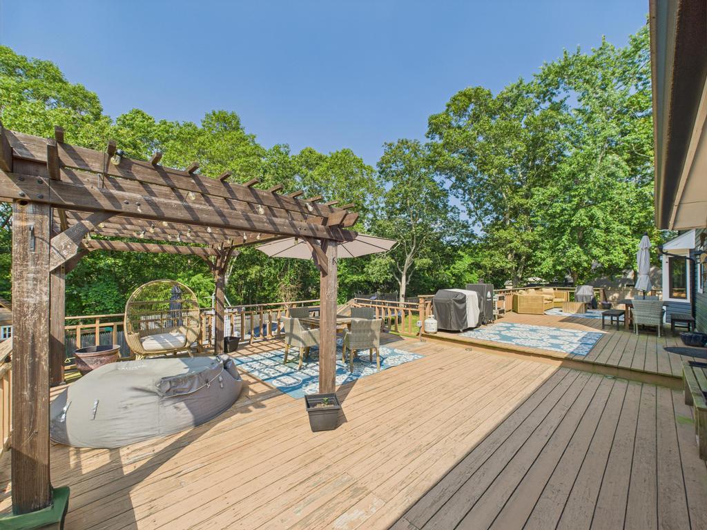 17 Woodcrest Drive, East Moriches, NY 11940