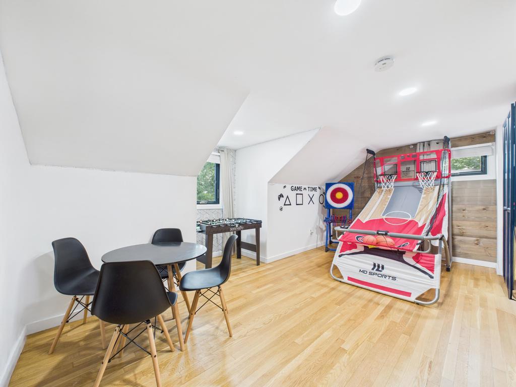 17 Woodcrest Drive, East Moriches, NY 11940