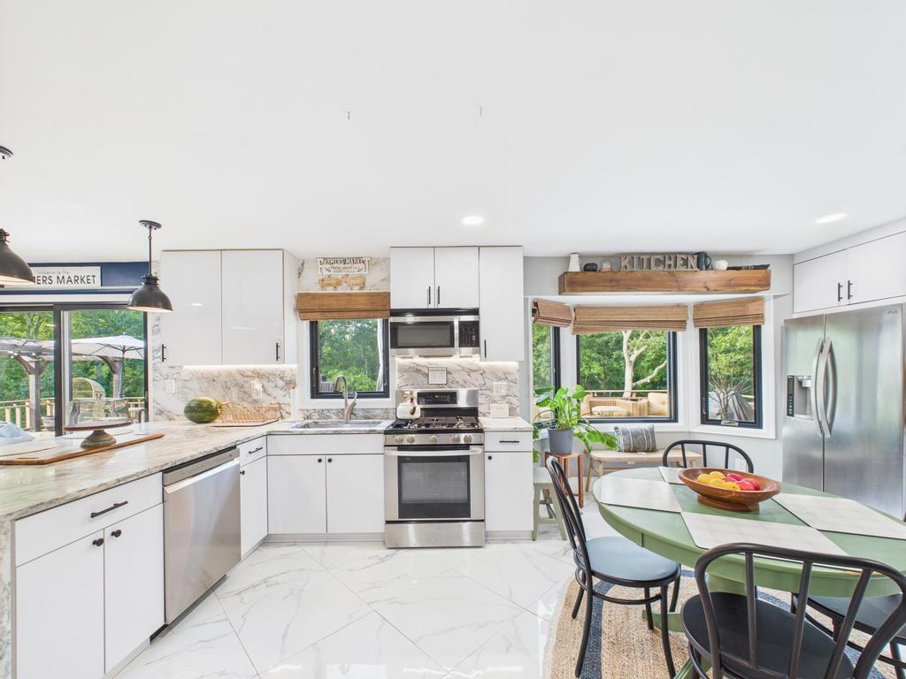 17 Woodcrest Drive, East Moriches, NY 11940