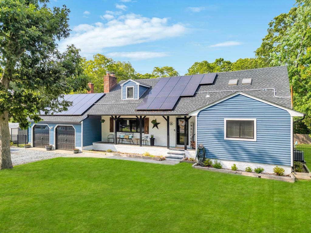 17 Woodcrest Drive, East Moriches, NY 11940