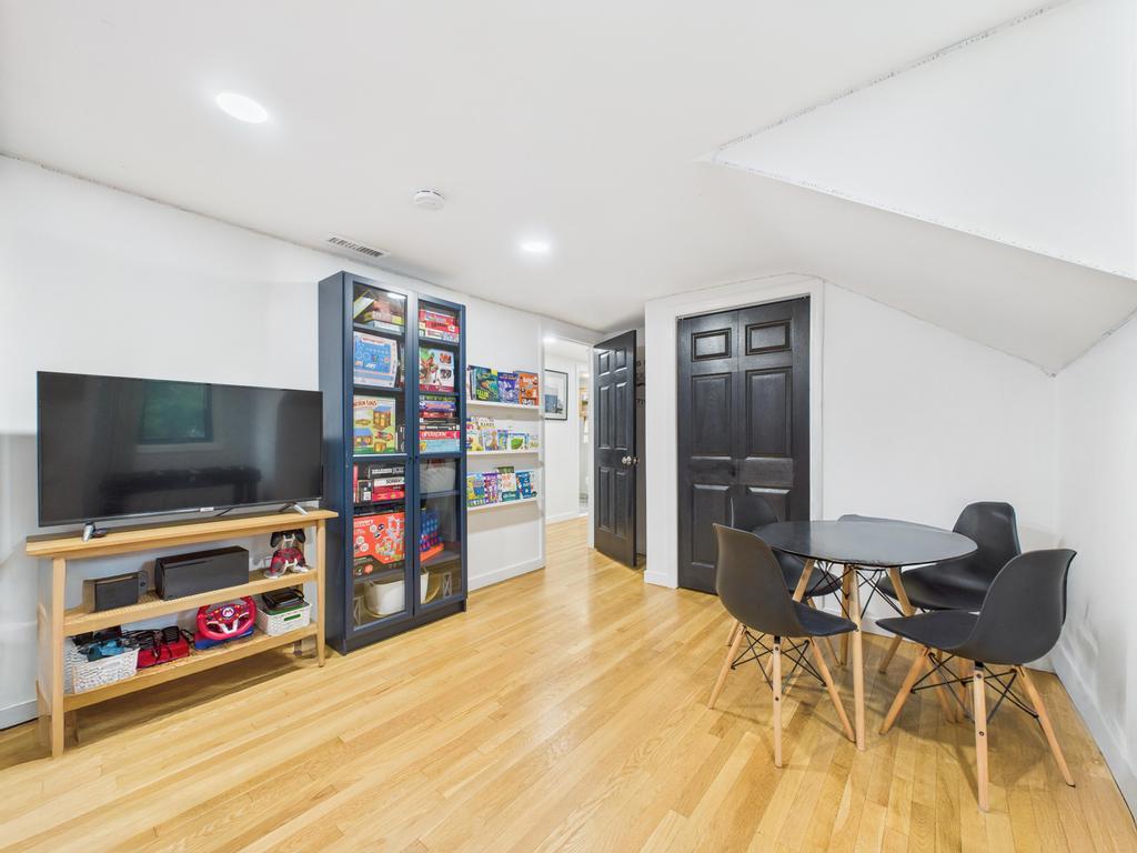 17 Woodcrest Drive, East Moriches, NY 11940