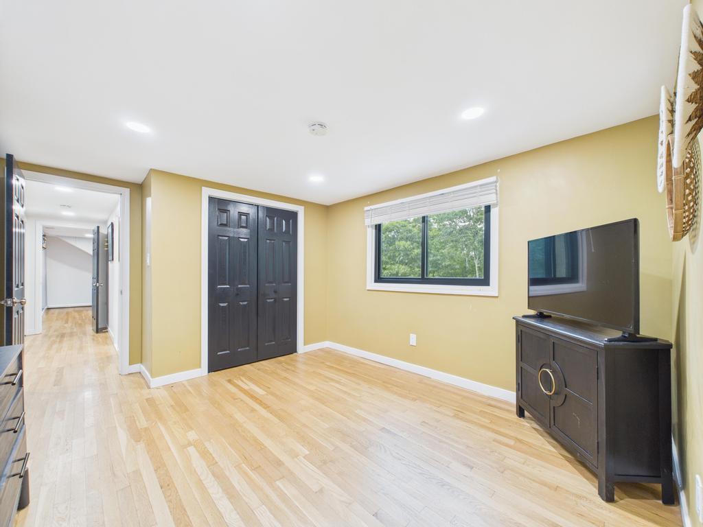 17 Woodcrest Drive, East Moriches, NY 11940