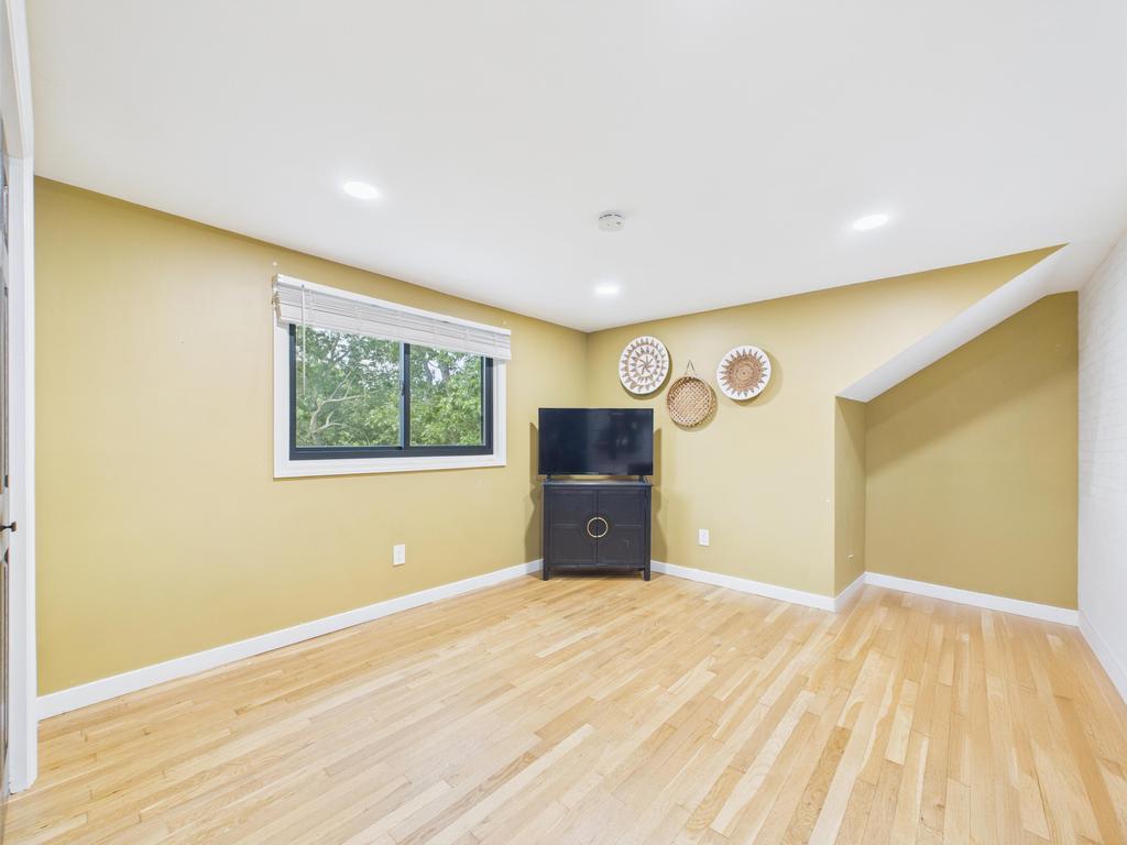 17 Woodcrest Drive, East Moriches, NY 11940